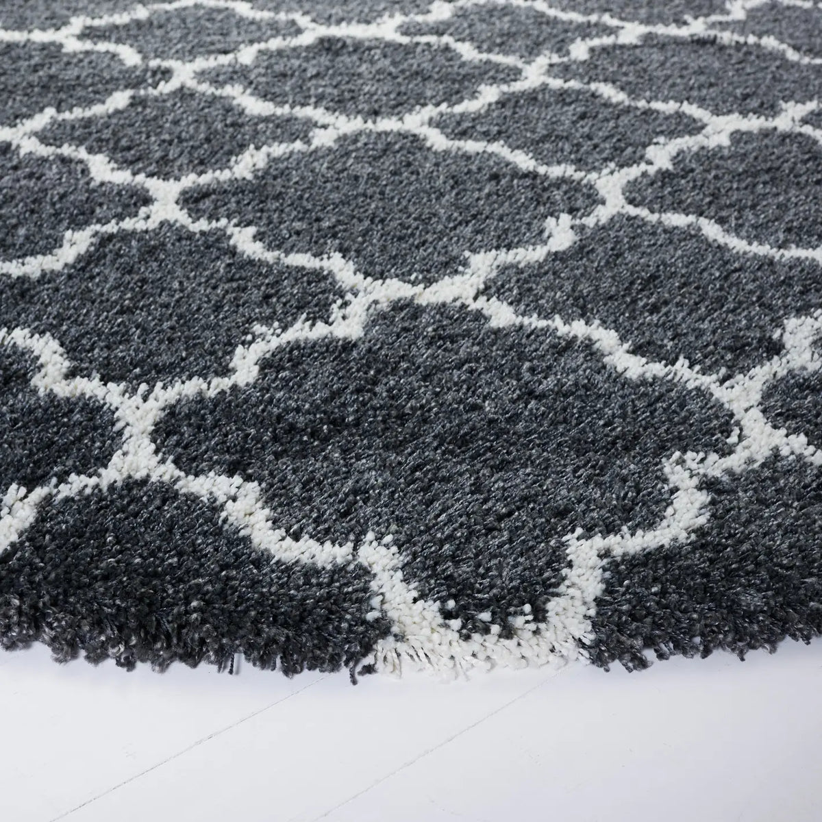 Safavieh Hudson Shag 7'-0" x 7'-0" Rug in Dark Grey / Ivory