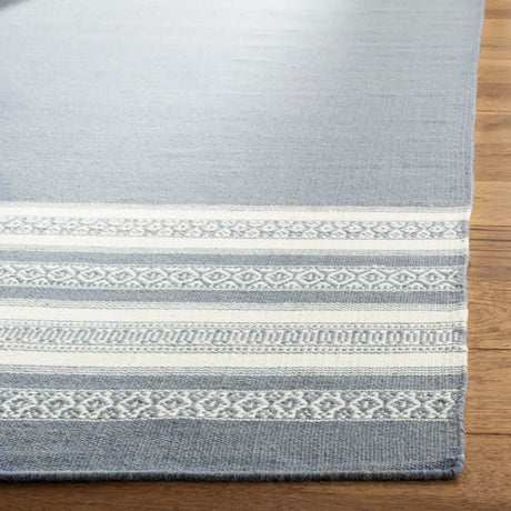 Safavieh Dhurries 5'-0" x 8'-0" Rug in Grey