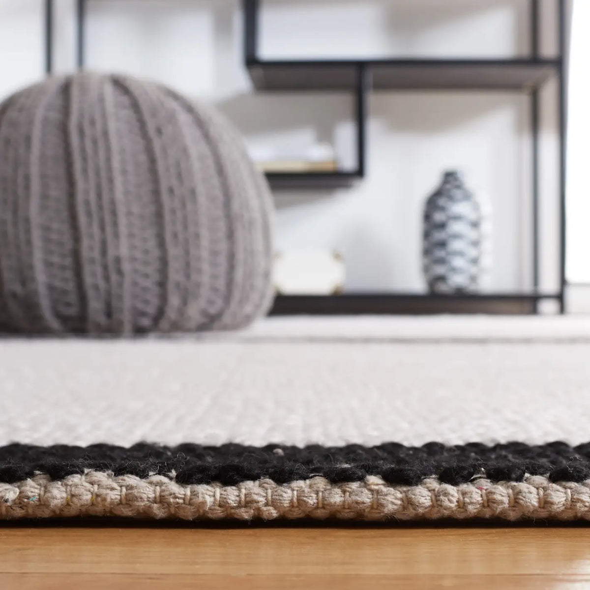 Safavieh Natura 4'-0" x 6'-0" Rug in Ivory / Black