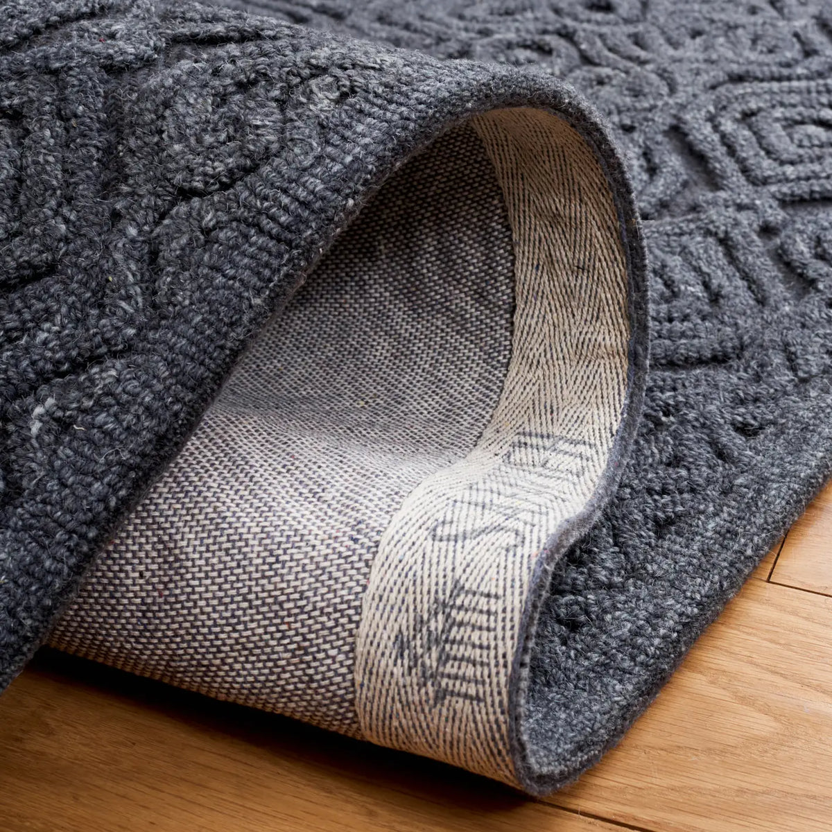 Safavieh Textural 4'-0" x 6'-0" Rug in Charcoal