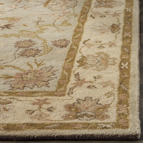 Safavieh Antiquity 4'-0" x 6'-0" Rug in Light Grey / Beige
