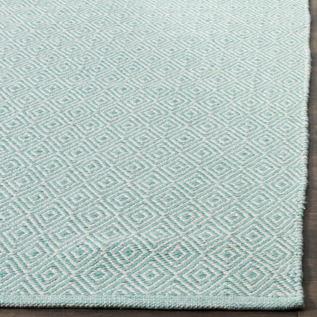 Safavieh Montauk 4'-0" x 6'-0" Rug in Ivory / Aqua