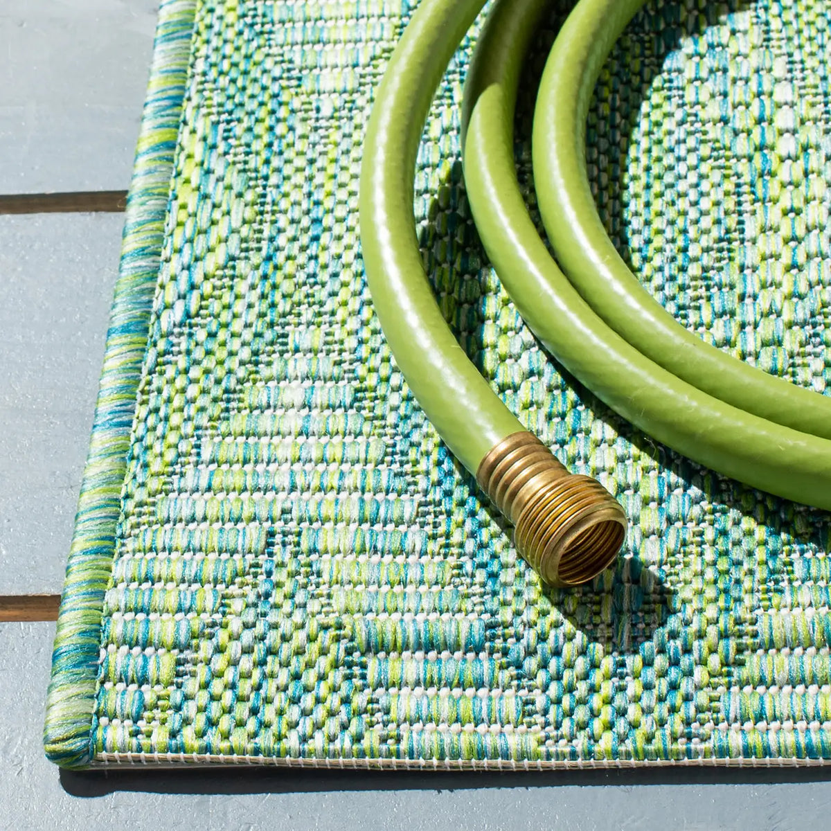 Safavieh Courtyard 4'-0" x 5'-7" Rug in Green
