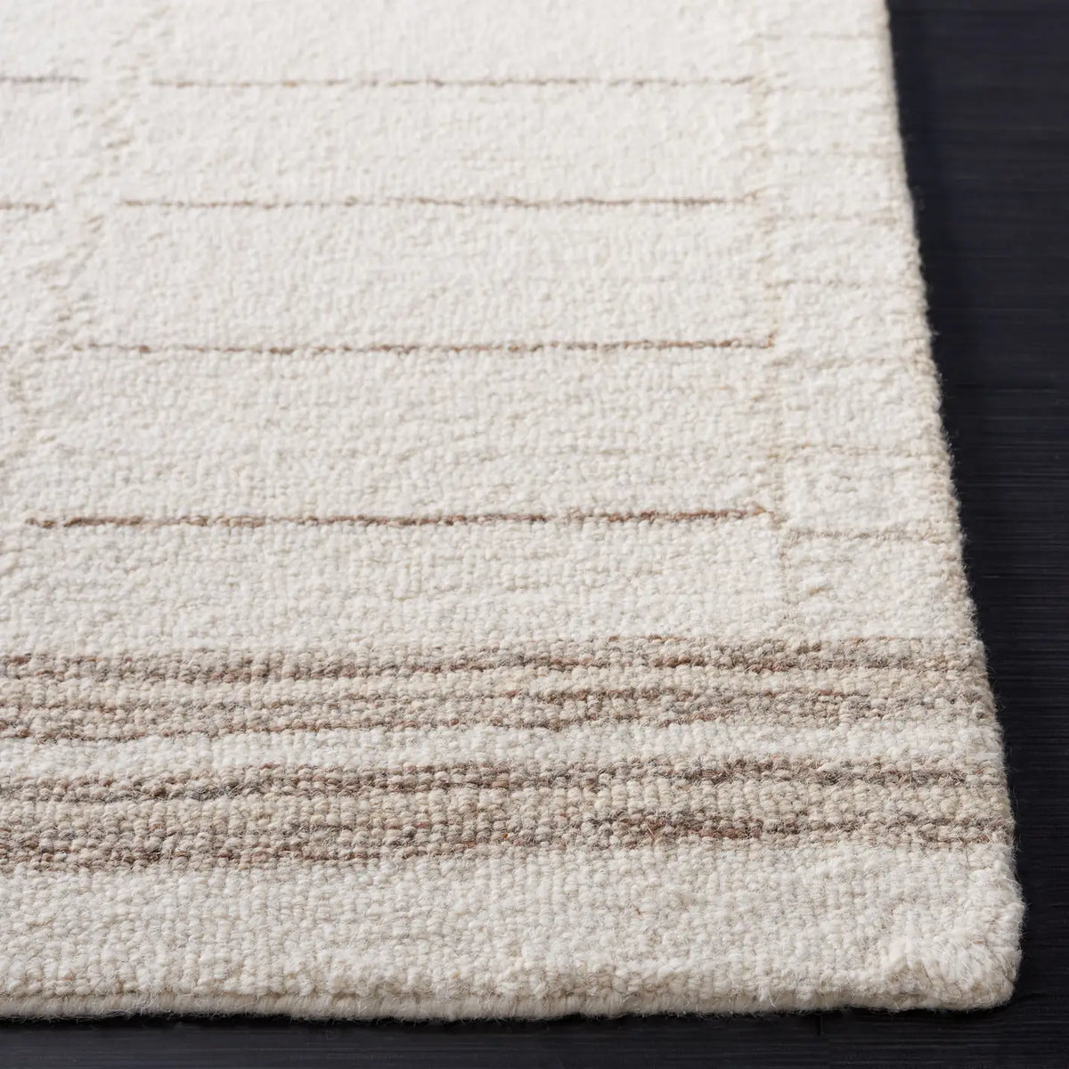 Safavieh Metro 4'-0" x 6'-0" Rug in Ivory / Brown