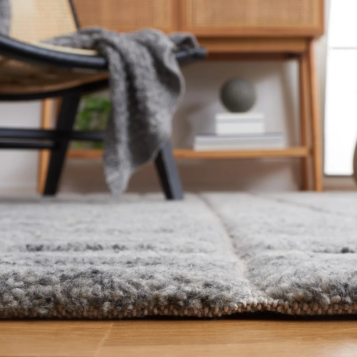 Safavieh Kenya 4'-0" x 6'-0" Rug in Dark Grey