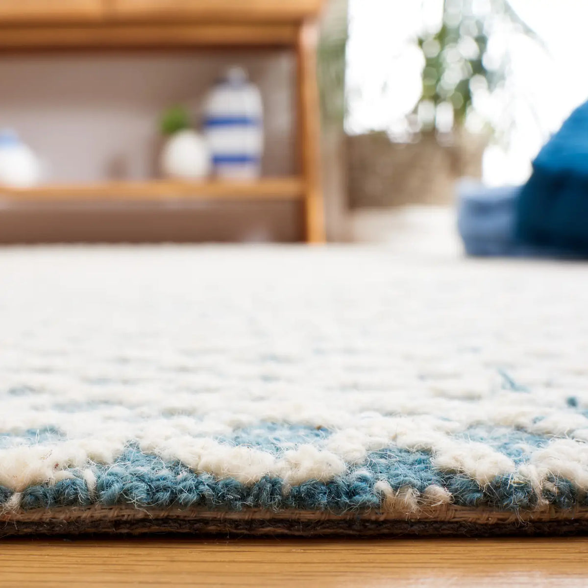 Safavieh Micro-Loop 4'-0" x 6'-0" Rug in Blue / Ivory