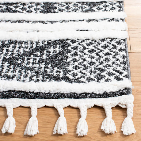 Safavieh Moroccan Tassel Shag 4'-0" x 6'-0" Rug in Black / Ivory