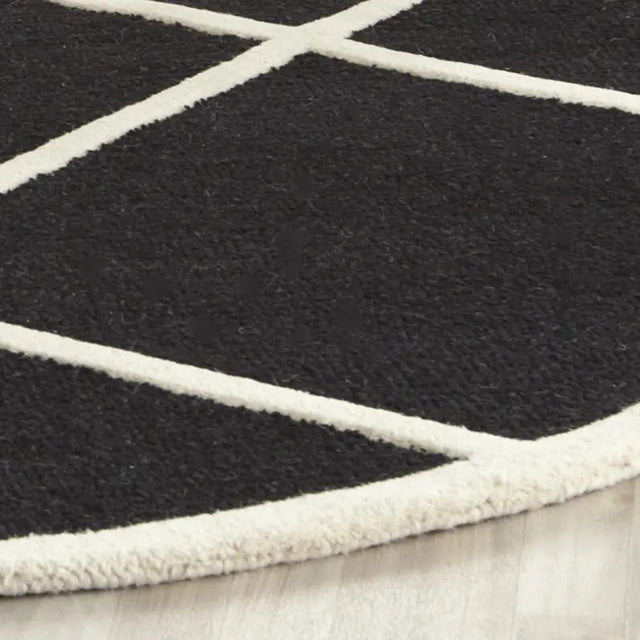 Safavieh Cambridge 6'-0" x 6'-0" Rug in Black / Ivory