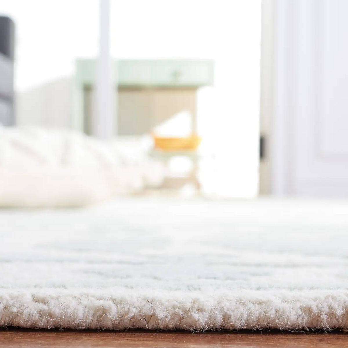 Safavieh Metro 5'-0" x 8'-0" Rug in Ivory / Light Green