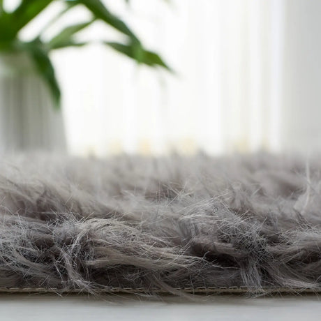 Safavieh Faux Sheep Skin 4'-0" x 6'-0" Rug in Grey