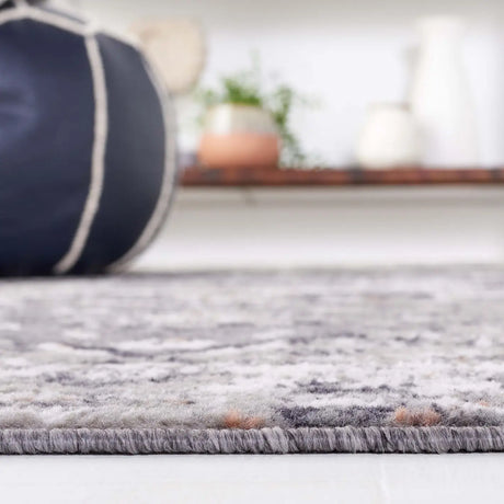 Safavieh Pyramid 4'-5" x 6'-5" Rug in Grey / Ivory