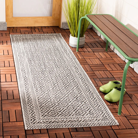 Safavieh Courtyard 2'-3" x 6'-7" Rug in Grey / Black