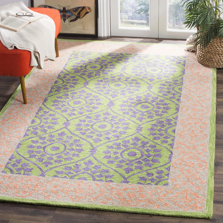 Safavieh Suzani 4'-0" x 6'-0" Rug in Green / Violet