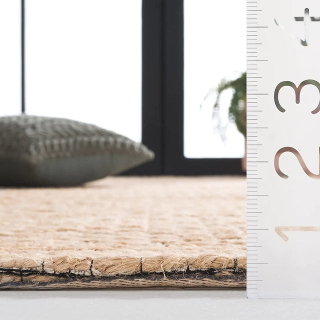 Safavieh Natural Fiber 4'-0" x 6'-0" Rug in Beige / Black