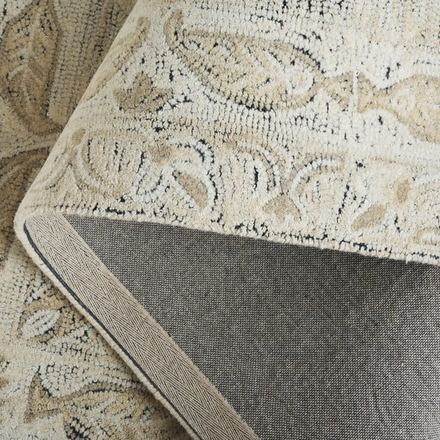 Safavieh Kenya 4'-0" x 6'-0" Rug in Beige / Ivory