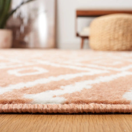 Safavieh Pyramid 4'-5" x 6'-5" Rug in Rust / Ivory