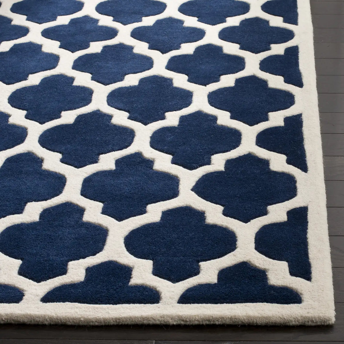 Safavieh Chatham 5'-0" x 8'-0" Rug in Dark Blue / Ivory