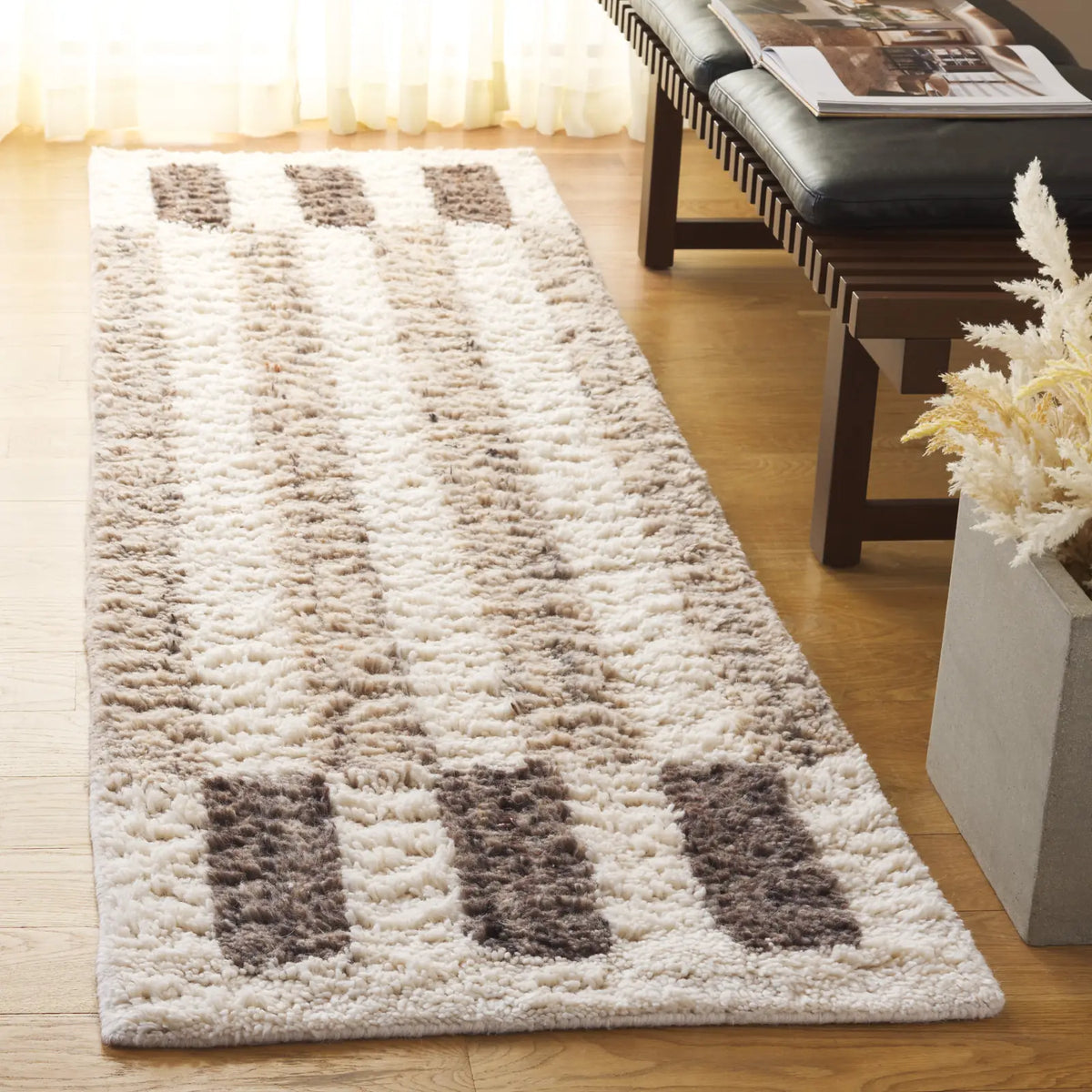 Safavieh Vermont 2'-3" x 8'-0" Rug in Ivory / Grey