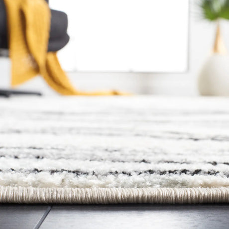 Safavieh Tulum 4'-0" x 6'-0" Rug in Ivory / Black