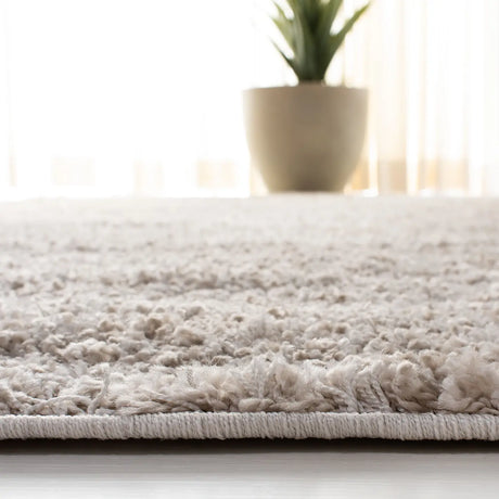 Safavieh Arizona Shag 4'-0" x 6'-0" Rug in Linen