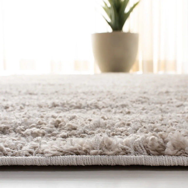 Safavieh Arizona Shag 4'-0" x 6'-0" Rug in Linen