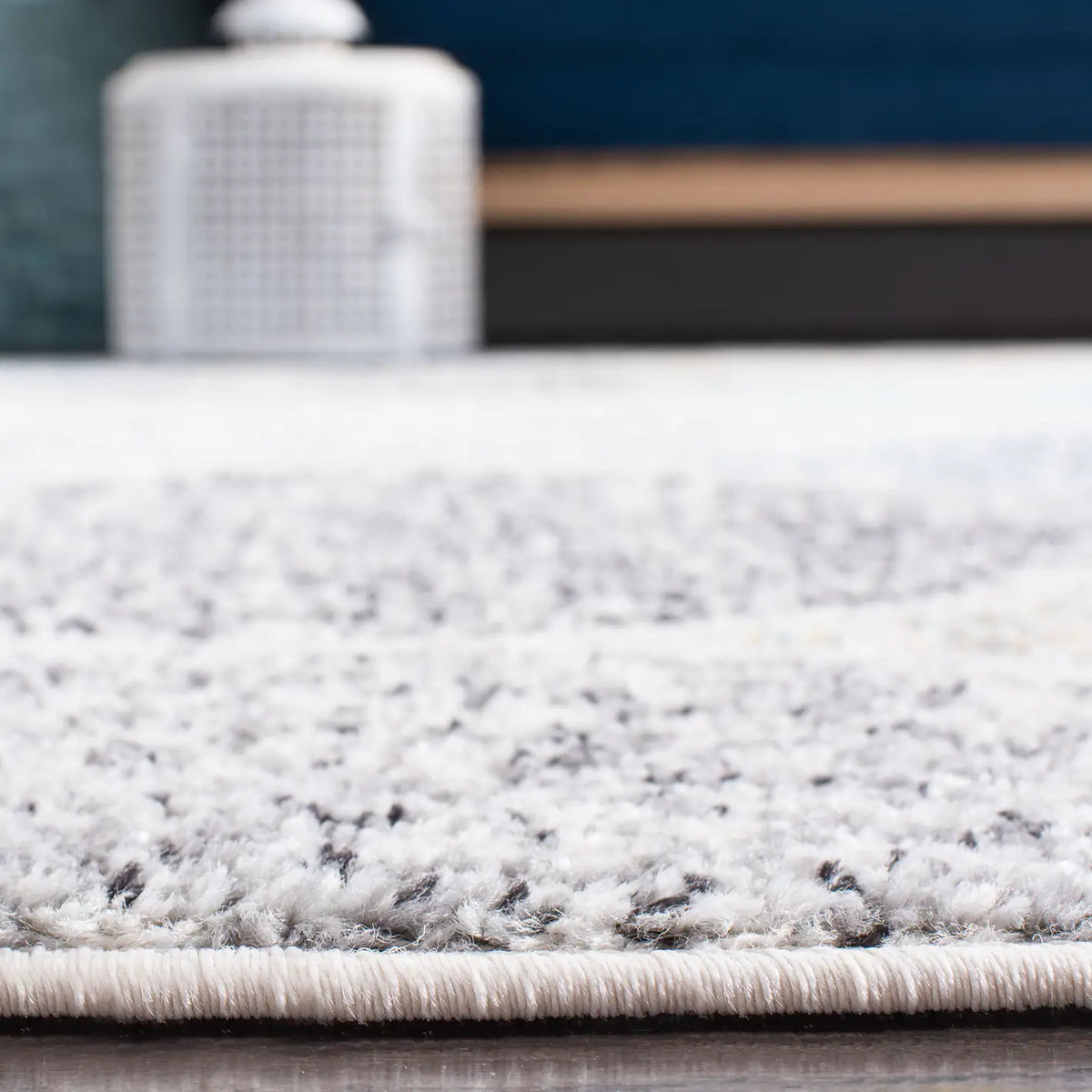 Safavieh Madison 4'-0" x 6'-0" Rug in Ivory / Blue
