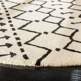 Safavieh Himalaya 6'-0" x 6'-0" Rug in Ivory / Black