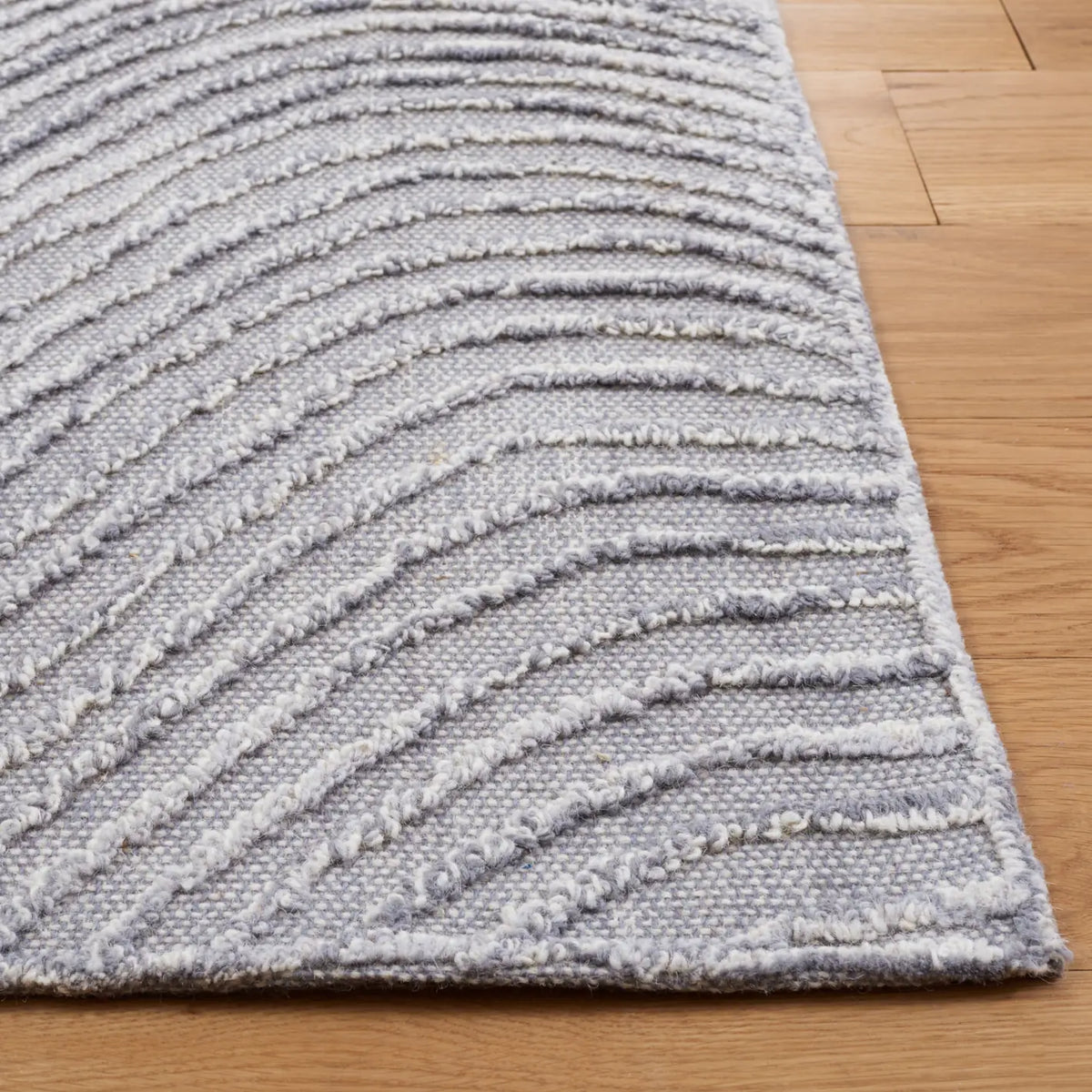 Safavieh Trace 4'-0" x 6'-0" Rug in Grey / Ivory