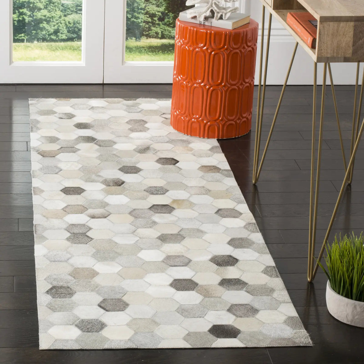 Safavieh Studio Leather 2'-3" x 11'-0" Rug in Ivory / Grey
