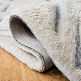 Safavieh Sahara 4'-0" x 6'-0" Rug in Ivory / Grey