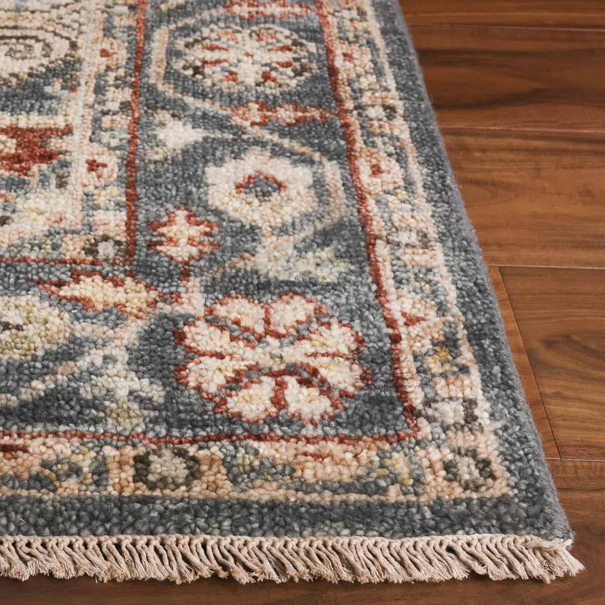 Safavieh Samarkand 6'-0" x 9'-0" Rug in Blue / Ivory