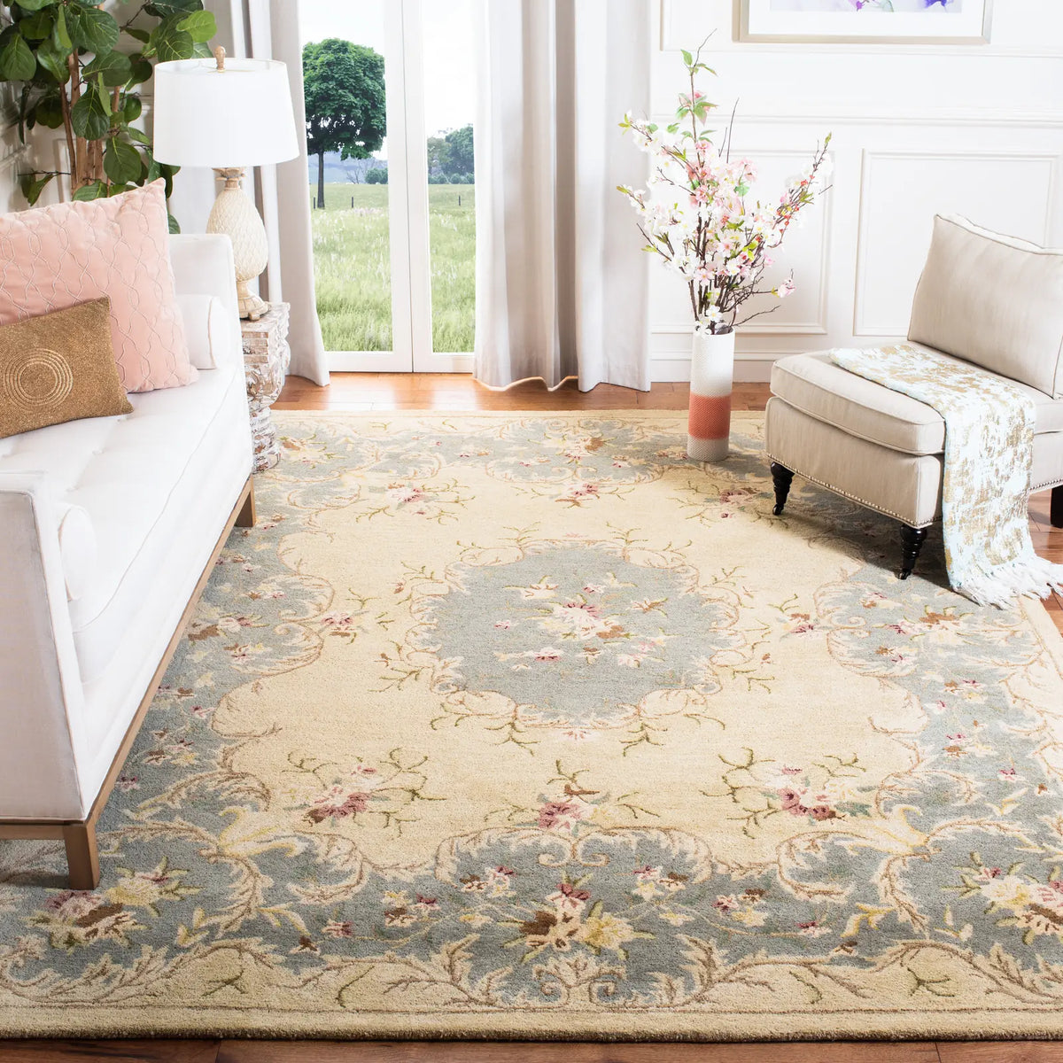 Safavieh Bergama 9'-6" x 13'-6" Rug in Ivory / Light Blue
