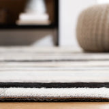 Safavieh Studio Leather 4'-0" x 6'-0" Rug in Ivory / Black