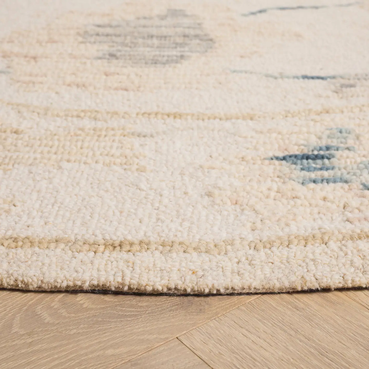 Safavieh Abstract 6'-0" x 6'-0" Rug in Ivory / Beige