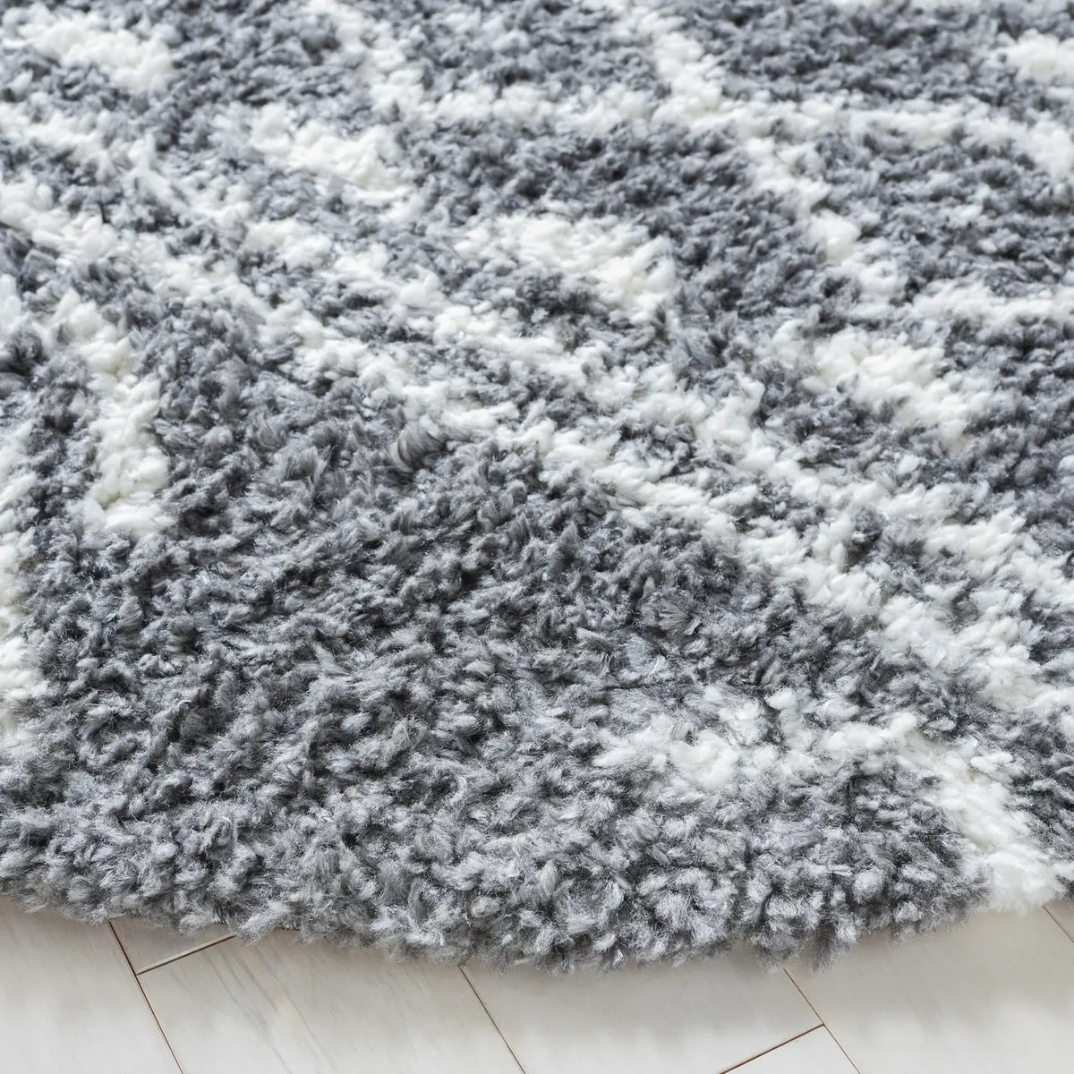 Safavieh Parma Shag 6'-7" x 6'-7" Rug in Charcoal / Ivory