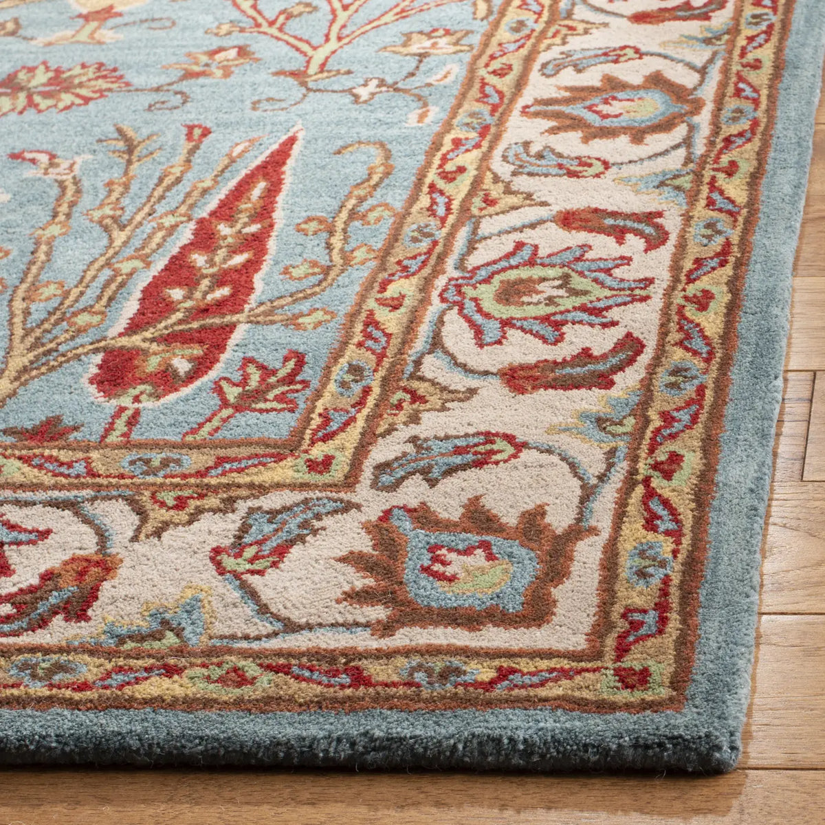 Safavieh Heritage 4'-0" x 6'-0" Rug in Blue / Ivory