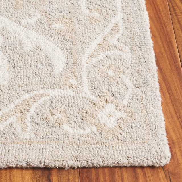 Safavieh Blossom 4'-0" x 6'-0" Rug in Silver / Ivory