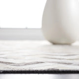 Safavieh Studio Leather 4'-0" x 6'-0" Rug in Black / Grey