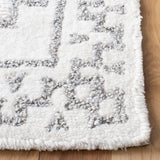 Safavieh Casablanca 4'-0" x 6'-0" Rug in Ivory / Grey
