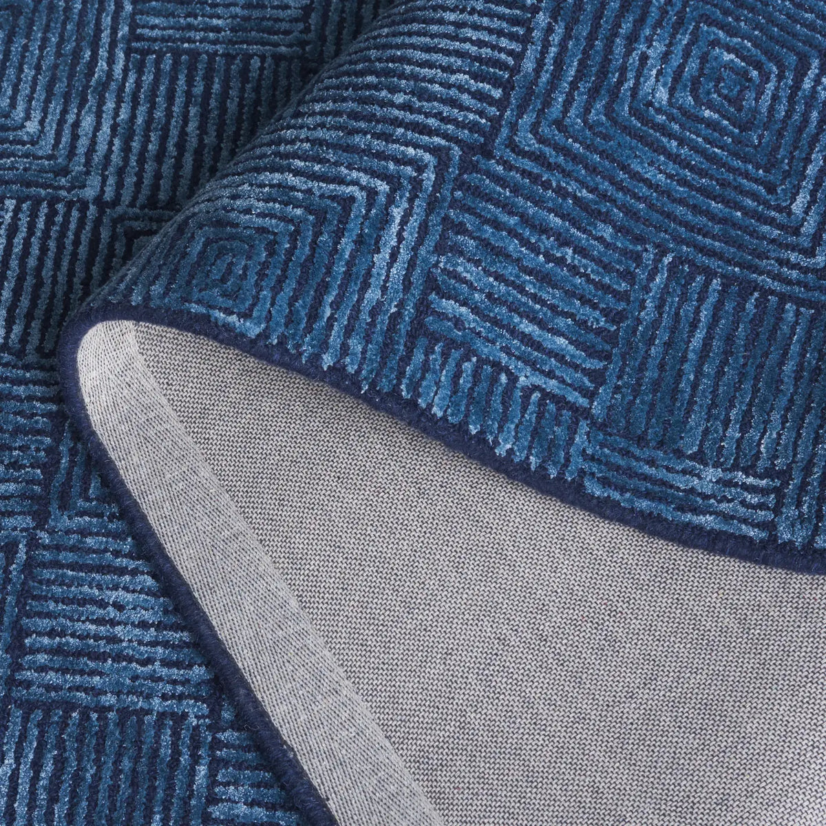 Safavieh Glamour 4'-0" x 6'-0" Rug in Navy