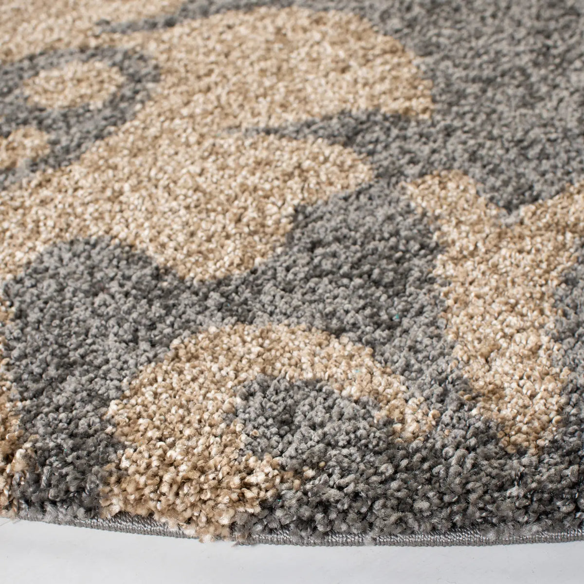 Safavieh Florida Shag 6'-7" x 6'-7" Rug in Grey / Beige