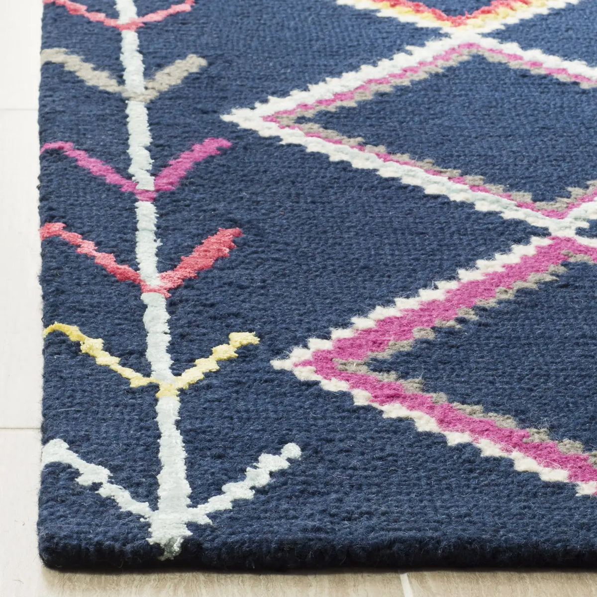 Safavieh Bellagio 4'-0" x 6'-0" Rug in Navy / Multi