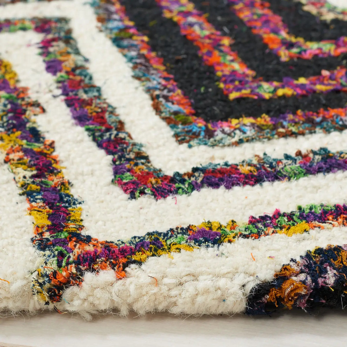 Safavieh Nantucket 4'-0" x 4'-0" Rug in Ivory / Black