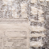 Safavieh Manhattan 4'-0" x 6'-0" Rug in Ivory / Grey