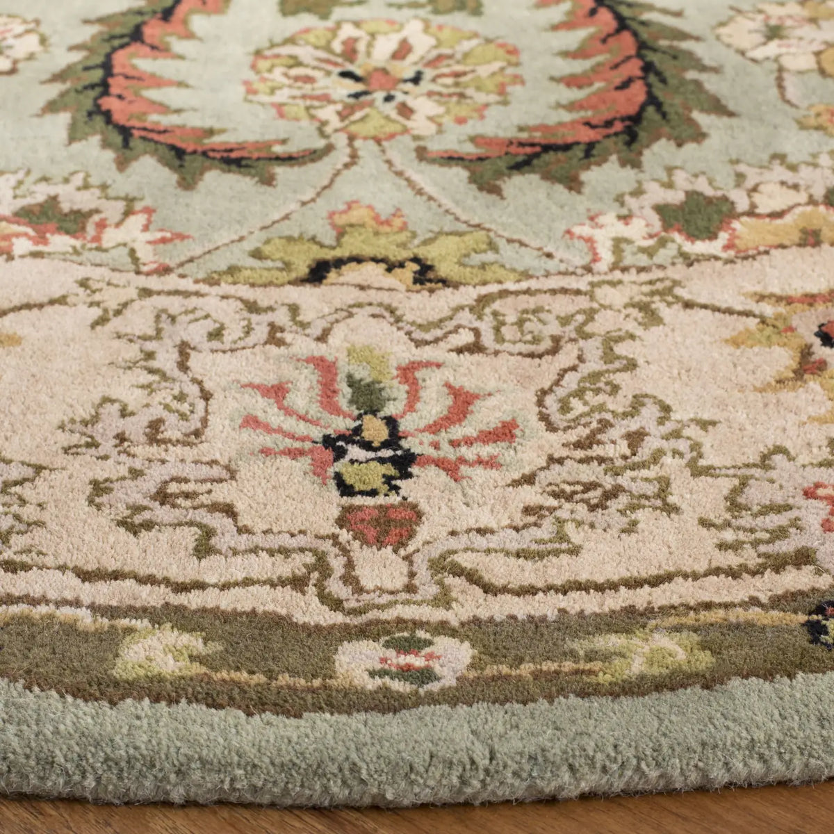 Safavieh Heritage 6'-0" x 6'-0" Rug in Sage / Ivory