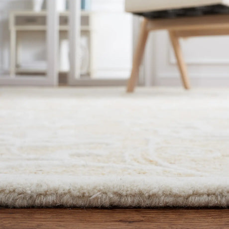 Safavieh Metro 4'-0" x 6'-0" Rug in Gold / Ivory