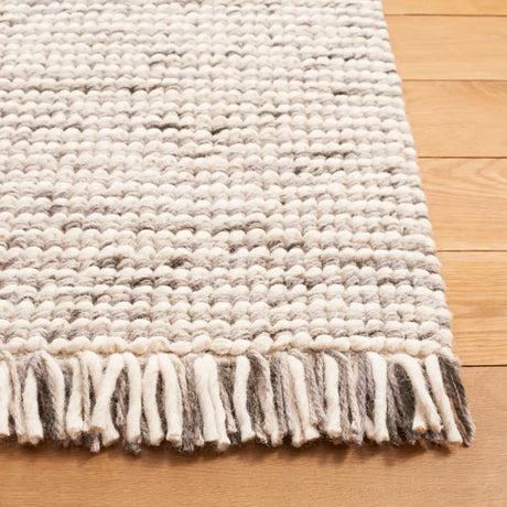 Safavieh Natura 4'-0" x 6'-0" Rug in Grey / Black