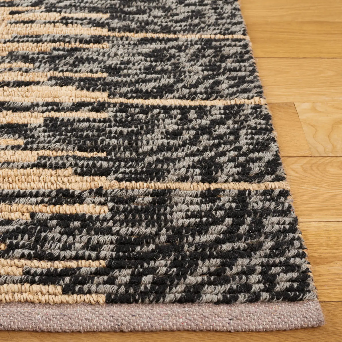 Safavieh Natural Fiber 4'-0" x 6'-0" Rug in Natural / Black