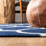 Safavieh Dhurries 4'-0" x 6'-0" Rug in Navy / Ivory