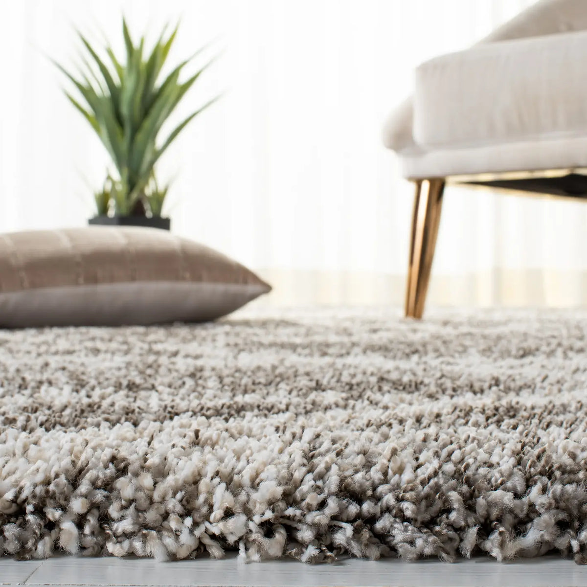 Safavieh Hudson Shag 4'-0" x 6'-0" Rug in Distressed Grey / Ivory